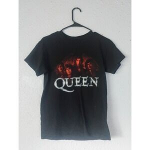 Queen Rock Group Official Merch Tshirt Nice Clean Shape Smoke Pet Free Home